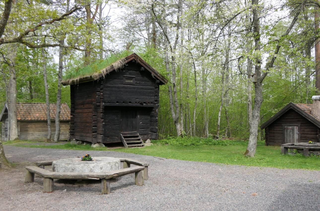 Om våra stugor i hembygdsparken